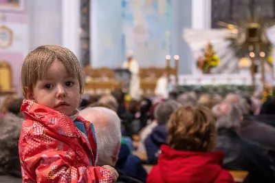 28 marca 2024 r. o godz. 18.00 w Katedrze Rzeszowskiej rozpoczęła się Msza Wieczerzy Pańskiej, której przewodniczył bp Jan Wątroba. W koncelebrze uczestniczyli głównie księża z Parafii Katedralnej i z Wyższego Seminarium Duchownego w Rzeszowie. Po Komunii św. Najświętszy Sakrament przeniesiono do kaplicy adoracji zwanej "ciemnicą" przygotowaną w dolnym kościele Katedry. Podczas liturgii śpiewał chór męski pod dyrekcją Marcelego Kyca. fot. Joanna Prasoł