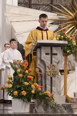16 kwietnia 2022 r. bp Jan Wątroba przewodniczył liturgii Wigilii Paschalnej w naszej Katedrze. Podczas Mszy Świętej trzy osoby: Justyna, Anna i Nikola przyjęły sakrament chrztu, bierzmowania i Eucharystii.
fot. Joanna Prasoł