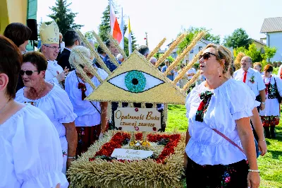 W niedzielę 25.08.2019 r. przy Katedrze Rzeszowskiej odbyły się Dożynki Diecezjalne. Do Parku Papieskiego przyjechało 73 delegacje z wieńcami dożynkowymi. fot. Andrzej Kotowicz