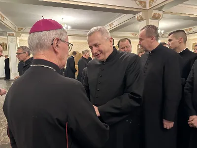 W liturgiczne wspomnienie św. Jana Apostoła (27.12) bp Jan Wątroba przewodniczył Mszy św. w katedrze rzeszowskiej. Eucharystię koncelebrowali abp Edward Nowak, bp Edward Białogłowski, bp Kazimierz Górny, a także ponad 60 kapłanów, którzy wraz z wiernymi modlili się w intencji Biskupa Rzeszowskiego z okazji jego imienin.