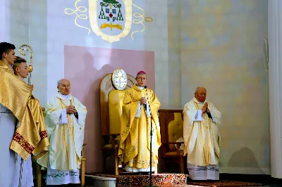 W piątek 19 czerwca świętowaliśmy Uroczystość Najświętszego Serca Pana Jezusa - odpust w naszej Katedrze. Kaznodzieją odpustowym był ks. Rafał Brej - wikariusz katedralny w latach 2004-2007, a obecnie dyrektor Ośrodka Rekolekcyjnego w Lipinkach. Uroczystej Mszy Świętej o godz. 18.00 przewodniczył bp Stanisław Jamrozek, który także wygłosił homilię. fot. Małgorzata Ryndak