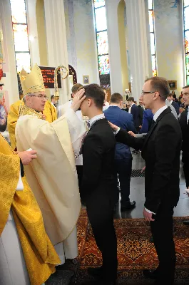 W sobotę 27.04.2019 r. podczas Mszy Świętej o godz.11.00 młodzież z Parafii Katedralnej oraz z parafii Matki Boskiej Częstochowskiej (Rzeszów-Drabinianka) otrzymała z rąk Ks. Bpa Jana Wątroby sakrament bierzmowania.