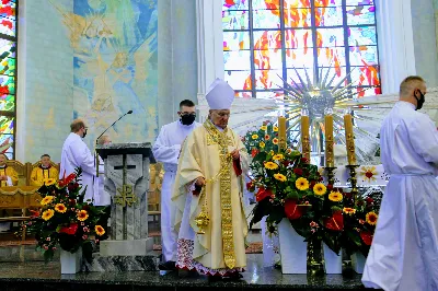 W niedzielę 7 czerwca podczas Mszy Świętej o godz. 12.00 we wspólnocie parafialnej dziękowaliśmy Panu Bogu za 60 lat kapłaństwa ks. inf. Stanisława Maca - pierwszego proboszcza i budowniczego naszej Katedry. fot. Joanna Prasoł, Andrzej Kotowicz