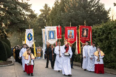 W Niedzielę Wielkanocną Mszy Świętej z procesją rezurekcyjną przewodniczył bp Edward Białogłowski.
fot. Joanna Prasoł