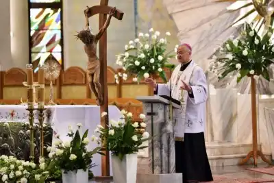 Pasterce w naszej Katedrze przewodniczył Ks. Bp Edward Białogłowski. Czuwanie przed Pasterką prowadziła młodzież z Oazy.
fot. Andrzej Kotowicz