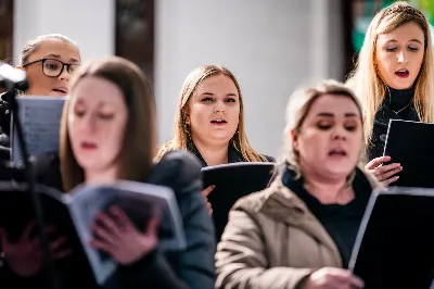 W czwartek (7 grudnia) w wigilię Niepokalanego Poczęcia NMP modliliśmy się śpiewem Akatystu ku czci Bogurodzicy. Śpiew prowadziła Katedralna Schola Liturgiczna pod dyrekcją ks. Juliana Wybrańca. Nabożeństwu przewodniczył ks. Jakub Oczkowicz.
fot. Tomasz Chrobak