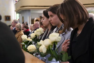 14 kwietnia 2022 r. o godz. 18.00 w naszej Katedrze rozpoczęła się Msza Wieczerzy Pańskiej, której przewodniczył bp Jan Wątroba. W koncelebrze uczestniczyli głównie księża z Parafii Katedralnej i z Wyższego Seminarium Duchownego w Rzeszowie. Po Komunii św. Najświętszy Sakrament przeniesiono do kaplicy adoracji zwanej "ciemnicą" przygotowaną w dolnym kościele Katedry.
fot. Joanna Prasoł