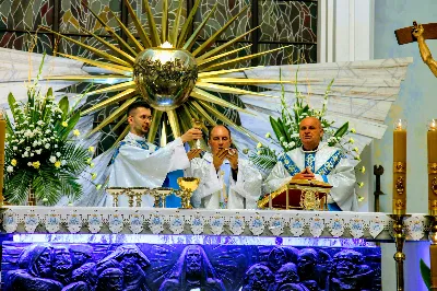 Mszy Świętej przewodniczył i homilię wygłosił ks. Piotr Fortuna - proboszcz parafii Matysówka. Liturgię oraz Różaniec przygotowały ss. Serafitki oraz ss. Felicjanki. fot. Andrzej Kotowicz