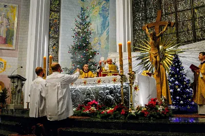 Pasterce w naszej Katedrze przewodniczył ks. Krzysztof Gołąbek - proboszcz.  fot. Andrzej Kotowicz