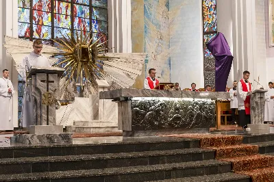 W Wielki Piątek 15.04.2022 r. w Katedrze Rzeszowskiej Liturgii na cześć Męki Pańskiej przewodniczył bp Jan Wątroba.
Mękę naszego Pana Jezusa Chrystusa według świętego Jana śpiewali:
ks. Julian Wybraniec - Jezus
Karol Baraniewicz - Ewangelista
ks. Szczepan Węglowski - Inni
Chór WSD Rzeszów pod dyrekcją ks. dra Andrzeja Widaka
fot. Joanna Prasoł