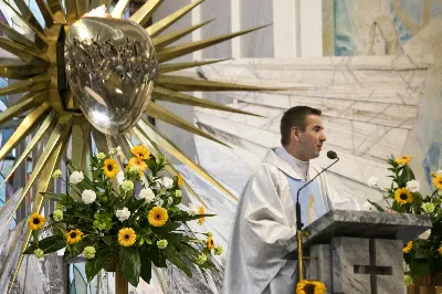 W poniedziałek 13 lipca przeżywaliśmy uroczyste Nabożeństwo Fatimskie. Naszym modlitwom przewodniczył o. Sebastian Chmiel, misjonarz kombonianin. O godz. 18.40 zostały przedstawione prośby i podziękowania do Matki Bożej Fatimskiej, w intencji których sprawowana była także Msza Święta. Po Mszy Świętej wyruszyła procesja z figurą Matki Bożej. Nabożeństwo zakończył Apel Jasnogórski. fot. Joanna Prasoł