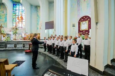 W niedzielę 3.06.2018 r. podczas Mszy Świętej o godz. 12.00 do grona chórzystów Pueri Cantores Resovienses zostało włączonych 16 chłopców.