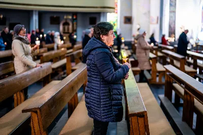 W czwartek (7 grudnia) w wigilię Niepokalanego Poczęcia NMP modliliśmy się śpiewem Akatystu ku czci Bogurodzicy. Śpiew prowadziła Katedralna Schola Liturgiczna pod dyrekcją ks. Juliana Wybrańca. Nabożeństwu przewodniczył ks. Jakub Oczkowicz.
fot. Tomasz Chrobak