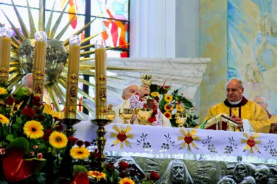 W niedzielę 7 czerwca podczas Mszy Świętej o godz. 12.00 we wspólnocie parafialnej dziękowaliśmy Panu Bogu za 60 lat kapłaństwa ks. inf. Stanisława Maca - pierwszego proboszcza i budowniczego naszej Katedry. fot. Joanna Prasoł, Andrzej Kotowicz