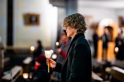 W czwartek (7 grudnia) w wigilię Niepokalanego Poczęcia NMP modliliśmy się śpiewem Akatystu ku czci Bogurodzicy. Śpiew prowadziła Katedralna Schola Liturgiczna pod dyrekcją ks. Juliana Wybrańca. Nabożeństwu przewodniczył ks. Jakub Oczkowicz.
fot. Tomasz Chrobak