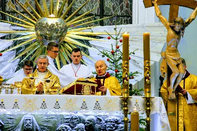 Pasterce w naszej Katedrze przewodniczył bp Jan Wątroba.  fot. Andrzej Kotowicz