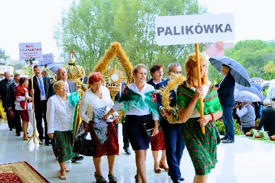 Jak co roku, w ostatnią niedzielę sierpnia w Rzeszowie odbyły się dożynki diecezjalne. Uroczystość była okazją dziękczynienia za tegoroczne plony, na które rolnicy z trudem pracowali przez cały rok. fot. Andrzej Kotowicz