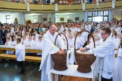 W niedzielę 13 maja 2018 r. 139 dzieci przyjęło w Katedrze Rzeszowskiej I Komunię Świętą. Mszy Świętej przewodniczył proboszcz Katedry ks. Krzysztof Gołąbek. Za przygotowanie dzieci do I Komunii Świętej odpowiadali: s. Karola oraz ks. Julian. fot. Grzegorz Slemp Photography