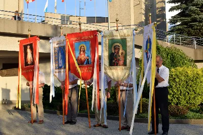 W piątek 8 czerwca obchodziliśmy Uroczystość Najświętszego Serca Pana Jezusa. Jest to nasze święto patronalne złączone z możliwością zyskania odpustu zupełnego. Uroczystej sumie odpustowej przewodniczył bp Kazimierz Górny. Kaznodzieją odpustowym był ks. Mieczysław Lignowski. fot. Joanna Prasoł