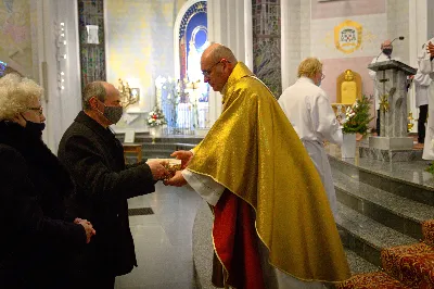 Pasterce w naszej Katedrze przewodniczył ks. Krzysztof Gołąbek - proboszcz.  fot. Andrzej Kotowicz