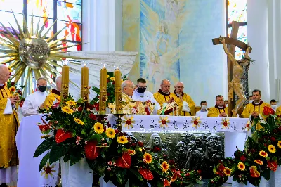 W niedzielę 7 czerwca podczas Mszy Świętej o godz. 12.00 we wspólnocie parafialnej dziękowaliśmy Panu Bogu za 60 lat kapłaństwa ks. inf. Stanisława Maca - pierwszego proboszcza i budowniczego naszej Katedry. fot. Joanna Prasoł, Andrzej Kotowicz