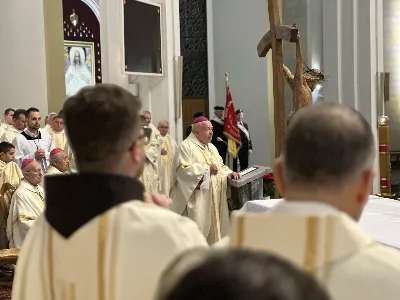 W liturgiczne wspomnienie św. Jana Apostoła (27.12) bp Jan Wątroba przewodniczył Mszy św. w katedrze rzeszowskiej. Eucharystię koncelebrowali abp Edward Nowak, bp Edward Białogłowski, bp Kazimierz Górny, a także ponad 60 kapłanów, którzy wraz z wiernymi modlili się w intencji Biskupa Rzeszowskiego z okazji jego imienin.