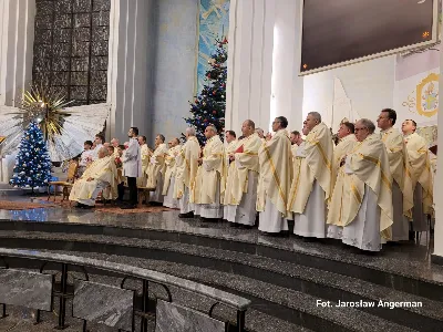 W liturgiczne wspomnienie św. Jana Apostoła (27.12) bp Jan Wątroba przewodniczył Mszy św. w katedrze rzeszowskiej. Eucharystię koncelebrowali abp Edward Nowak, bp Edward Białogłowski, bp Kazimierz Górny, a także ponad 60 kapłanów, którzy wraz z wiernymi modlili się w intencji Biskupa Rzeszowskiego z okazji jego imienin.