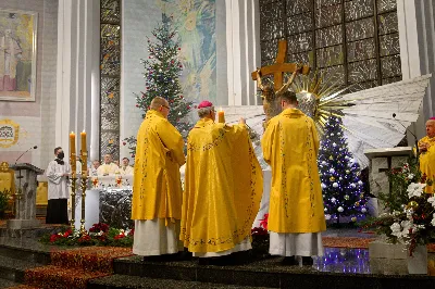 27 grudnia 2020 r., w Święto Świętej Rodziny: Jezusa, Maryi i Józefa, w katedrze rzeszowskiej duchowni i świeccy modlili się w intencji bp. Jana Wątroby w dniu imienin. Eucharystię, której przewodniczył Solenizant, koncelebrowali: bp Kazimierz Górny, bp Edward Białogłowski oraz blisko 30 księży.  fot. Andrzej Kotowicz