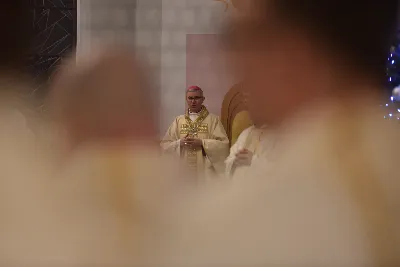 W liturgiczne wspomnienie św. Jana Apostoła (27 grudnia) w katedrze rzeszowskiej celebrowano Eucharystię, której przewodniczył bp Jan Wątroba. Mszę św. koncelebrował abp Edward Nowak, bp Edward Białogłowski, a także ok. 60 kapłanów, którzy wraz z przedstawicielami wspólnot, stowarzyszeń i instytucji modlili się w intencji Biskupa Rzeszowskiego z okazji jego imienin.
Homilię wygłosił ks. Janusz Kosior, proboszcz parafii pw. św. Jadwigi Królowej w Rzeszowie.
Na zakończenie Mszy św. bp Jan Wątroba podziękował za modlitwę i życzenia. 
fot. ks. Jakub Oczkowicz
