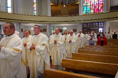 We wtorek 7 września w ramach Sympozjum Wykładowców Liturgiki na Wydziałach Teologicznych i w Wyższych Seminariach Duchownych, które w dniach 7-9 września odbywało się w Rzeszowie, została odprawiona Msza Święta w naszej Katedrze, której przewodniczył bp Jan Wątroba. fot. Andrzej Kotowicz