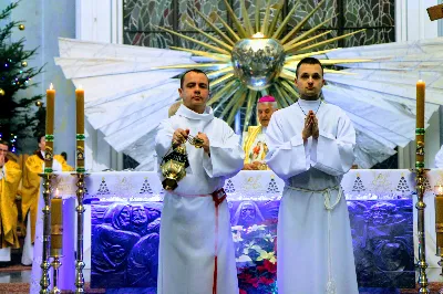 Pasterce w naszej Katedrze przewodniczył Ks. Bp Edward Białogłowski. Czuwanie przed Pasterką prowadziła młodzież z Oazy.
fot. Andrzej Kotowicz