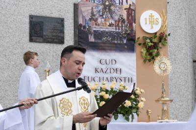 W uroczystość Najświętszego Ciała i Krwi Chrystusa Mszy Świętej w naszej Katedrze przewodniczył ks. proboszcz Krzysztof Gołąbek. Homilię wygłosił ks. Krzysztof Golas - wikariusz katedralny. Po zakończeniu liturgii wyruszyła procesja eucharystyczna do czterech ołtarzy rozmieszczonych wokół Katedry. fot. Joanna Prasoł