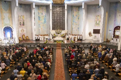 13 października 2022 r. w kościele katedralnym w Rzeszowie odbyło się ostatnie w tym roku Nabożeństwo Fatimskie. Mszy Świętej przewodniczył ks. Andrzej Szpaczyński, ojciec duchowny Wyższego Seminarium Duchownego w Rzeszowie, zaś homilię wygłosił ks. Adam Kubiś, rektor seminarium. W liturgii wzięli udział alumni rzeszowskiego seminarium. 
fot. Joanna Prasoł
