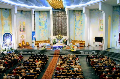 Mszy Świętej przewodniczył i homilię wygłosił ks. Piotr Fortuna - proboszcz parafii Matysówka. Liturgię oraz Różaniec przygotowały ss. Serafitki oraz ss. Felicjanki. fot. Andrzej Kotowicz