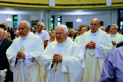 Mszy Świętej przewodniczył ks. Jerzy Buczek. Homilię wygłosił ks. Tomasz Bać. Śpiew prowadził chór Alba Cantans, którym dyrygowała Kornelia Ignas.