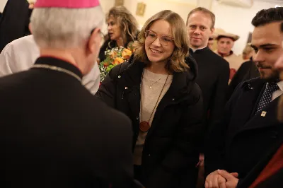W liturgiczne wspomnienie św. Jana Apostoła (27 grudnia) w katedrze rzeszowskiej celebrowano Eucharystię, której przewodniczył bp Jan Wątroba. Mszę św. koncelebrował abp Edward Nowak, bp Edward Białogłowski, a także ok. 60 kapłanów, którzy wraz z przedstawicielami wspólnot, stowarzyszeń i instytucji modlili się w intencji Biskupa Rzeszowskiego z okazji jego imienin.
Homilię wygłosił ks. Janusz Kosior, proboszcz parafii pw. św. Jadwigi Królowej w Rzeszowie.
Na zakończenie Mszy św. bp Jan Wątroba podziękował za modlitwę i życzenia. 
fot. ks. Jakub Oczkowicz
