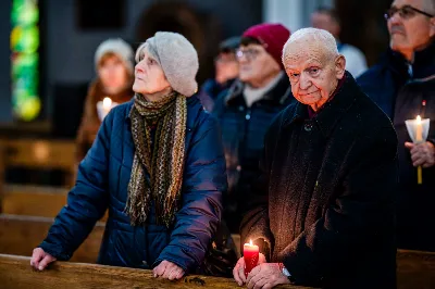 W czwartek (7 grudnia) w wigilię Niepokalanego Poczęcia NMP modliliśmy się śpiewem Akatystu ku czci Bogurodzicy. Śpiew prowadziła Katedralna Schola Liturgiczna pod dyrekcją ks. Juliana Wybrańca. Nabożeństwu przewodniczył ks. Jakub Oczkowicz.
fot. Tomasz Chrobak