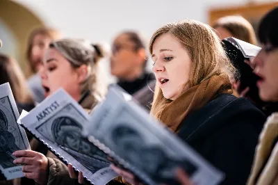 W czwartek (7 grudnia) w wigilię Niepokalanego Poczęcia NMP modliliśmy się śpiewem Akatystu ku czci Bogurodzicy. Śpiew prowadziła Katedralna Schola Liturgiczna pod dyrekcją ks. Juliana Wybrańca. Nabożeństwu przewodniczył ks. Jakub Oczkowicz.
fot. Tomasz Chrobak