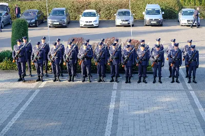 9 listopada 2018 r. w Rzeszowie odbyły się Ogólnopolskie Obchody Narodowego Święta Niepodległości w Służbie Więziennej. W uroczystościach wzięli udział funkcjonariusze z całego kraju. 150 z nich otrzymało awanse na wyższe stopnie służbowe.  Ogólnopolskie obchody Narodowego Święta Niepodległości w Służbie Więziennej rozpoczęły się od Mszy Świętej w Katedrze Rzeszowskiej, której przewodniczył ordynariusz bp Jan Wątroba.  Dalsza część uroczystości odbyła się w G2A Arena w Jasionce. Tam wręczono medale „Semper Paratus”, które przyznawane są pracownikom i funkcjonariuszom Służby Więziennej, którzy wyróżnili się odwagą lub dokonali czynu ratującego zdrowie i życie.  fot. kpt. Krzysztof Kania