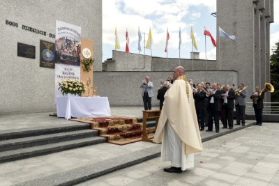 W uroczystość Najświętszego Ciała i Krwi Chrystusa Mszy Świętej w naszej Katedrze przewodniczył ks. proboszcz Krzysztof Gołąbek. Homilię wygłosił ks. Krzysztof Golas - wikariusz katedralny. Po zakończeniu liturgii wyruszyła procesja eucharystyczna do czterech ołtarzy rozmieszczonych wokół Katedry. fot. Joanna Prasoł