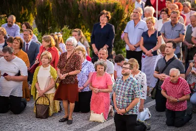 W piątek 28 czerwca obchodziliśmy Uroczystość Najświętszego Serca Pana Jezusa. Jest to nasze święto patronalne złączone z możliwością zyskania odpustu zupełnego. Uroczystej sumie odpustowej przewodniczył bp Edward Białogłowski. Kaznodzieją odpustowym był ks. dr Łukasz Hendzel. fot.: www.facebook.com/Fotografiarzeszow https://fotografiarzeszow.com.pl/