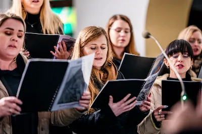 W czwartek (7 grudnia) w wigilię Niepokalanego Poczęcia NMP modliliśmy się śpiewem Akatystu ku czci Bogurodzicy. Śpiew prowadziła Katedralna Schola Liturgiczna pod dyrekcją ks. Juliana Wybrańca. Nabożeństwu przewodniczył ks. Jakub Oczkowicz.
fot. Tomasz Chrobak