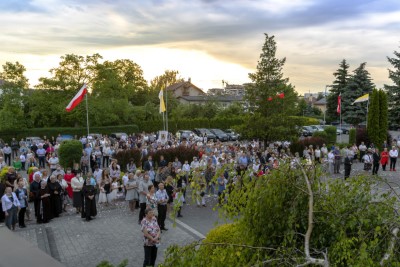 W piątek (11 czerwca) obchodziliśmy Uroczystość Najświętszego Serca Pana Jezusa - nasz odpust parafialny. Dziękujemy za tak liczny udział! Kazania odpustowe wygłosił ks. dziekan Krzysztof Szopa, proboszcz parafii Osobnica, były wikariusz naszej parafii. O godz. 18.00 uroczystej Mszy Świętej przewodniczył bp Jan Ozgi z Kamerunu (wikariusz katedralny w latach 1981-1985). Podczas Mszy Świętej zaśpiewał Katedralny Chór Chłopięco-Męski Pueri Cantores Resovienses i zagrała orkiestra dęta.  fot. Joanna Prasoł