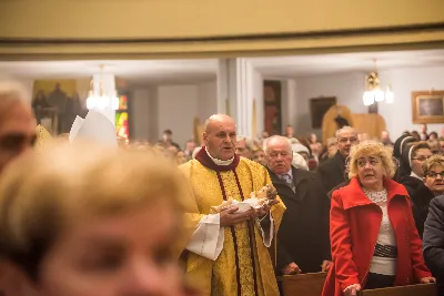 Pasterce w naszej Katedrze przewodniczył bp Jan Wątroba. Czuwanie przed Pasterką prowadziła młodzież naszej parafii. fot. Fotografiarzeszow