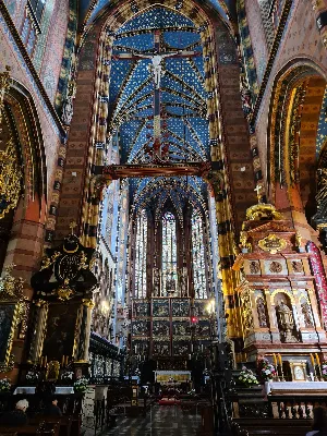 U początku nowego roku duszpasterskiego, katedralni ministranci, lektorzy oraz schola udali się na wycieczkę integracyjną do Krakowa. Wyprawę, po wizycie w Kościele Mariackim na krakowskim rynku, rozpoczęło aktywne i niestandardowe zwiedzanie największej w Polsce, stałej ekspozycji dziewiętnastowiecznego polskiego malarstwa i rzeźby — Galerii w Sukiennicach. Następnie grupa udała się na aktywny i pełen radości wypoczynek w Parku Wodnym w Krakowie. Wyjazd zakończył się modlitwą w Sanktuarium Bożego Miłosierdzia w Łagiewnikach. Dziękujemy organizatorowi wycieczki - ks. Pawłowi, a także opiekunom: p. Anecie, p. Gosi, ks. Julianowi i dk. Marcinowi. Księdzu Proboszczowi składamy serdeczne Bóg zapłać za wsparcie finansowe. A nade wszystko dziękujemy uczestnikom wycieczki za zdyscyplinowanie i dobry humor oraz za posługę w grupach duszpasterskich przez cały rok w naszej Katedrze.