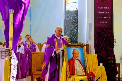 Pasterce w naszej Katedrze przewodniczył bp Jan Wątroba. Czuwanie przed Pasterką prowadziła młodzież naszej parafii. fot. Fotografiarzeszow