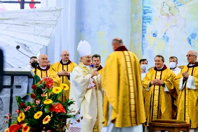 W niedzielę 7 czerwca podczas Mszy Świętej o godz. 12.00 we wspólnocie parafialnej dziękowaliśmy Panu Bogu za 60 lat kapłaństwa ks. inf. Stanisława Maca - pierwszego proboszcza i budowniczego naszej Katedry. fot. Joanna Prasoł, Andrzej Kotowicz