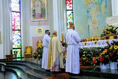 W niedzielę 7 czerwca podczas Mszy Świętej o godz. 12.00 we wspólnocie parafialnej dziękowaliśmy Panu Bogu za 60 lat kapłaństwa ks. inf. Stanisława Maca - pierwszego proboszcza i budowniczego naszej Katedry. fot. Joanna Prasoł, Andrzej Kotowicz