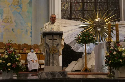 W niedzielę 13 września przeżywaliśmy uroczyste Nabożeństwo Fatimskie. Mszy Świętej przewodniczył i homilię wygłosił ks. Michał Bator - proboszcz parafii pw. Św. Michała Archanioła w Rzeszowie. O godz. 18.40 zostały przedstawione prośby i podziękowania do Matki Bożej Fatimskiej, w intencji których sprawowana była także Msza Święta. Po Mszy Świętej wyruszyła procesja różańcowa z figurą Matki Bożej. Modlitwę różańcową prowadził ks. Dominik Kiełb wraz z parafianami parafii pw. Św. Michała Archanioła w Rzeszowie. Nabożeństwo zakończył Apel Jasnogórski. fot. Rafał Waszczak 