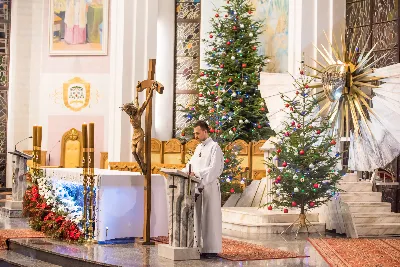 Pasterce w naszej Katedrze przewodniczył bp Jan Wątroba. Czuwanie przed Pasterką prowadziła młodzież naszej parafii. fot. Fotografiarzeszow